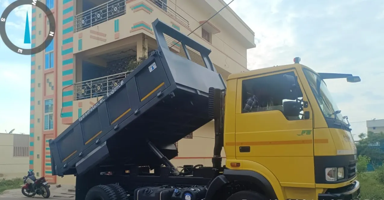 Hydraulic tipper body
