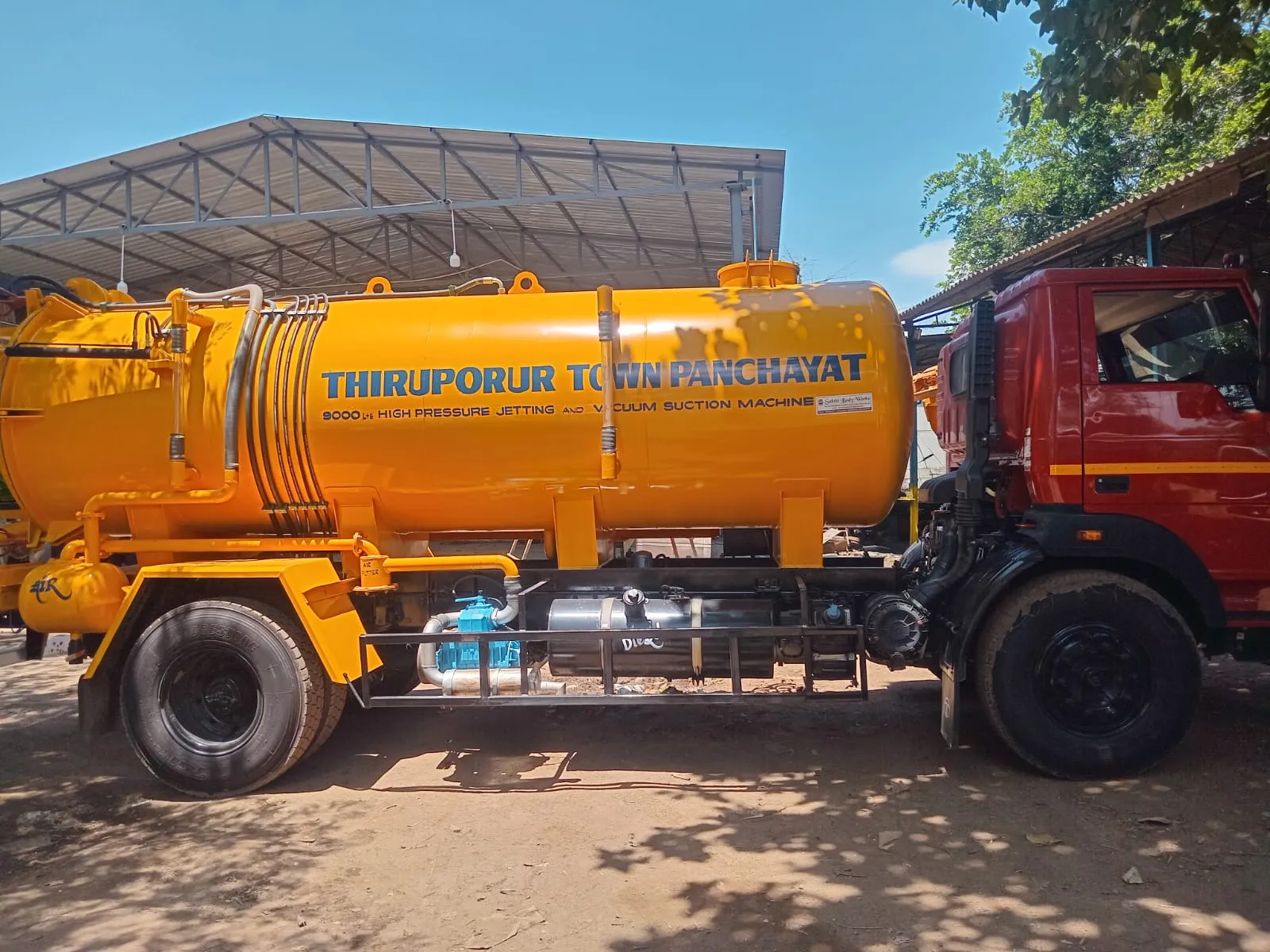 Vacuum jetting municipal truck